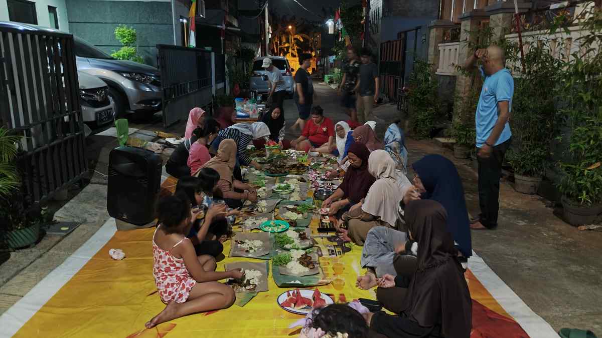 Rayakan HUT RI ke-79, Warga RT.001 Villa Jatirasa Gelar Makan Bersama