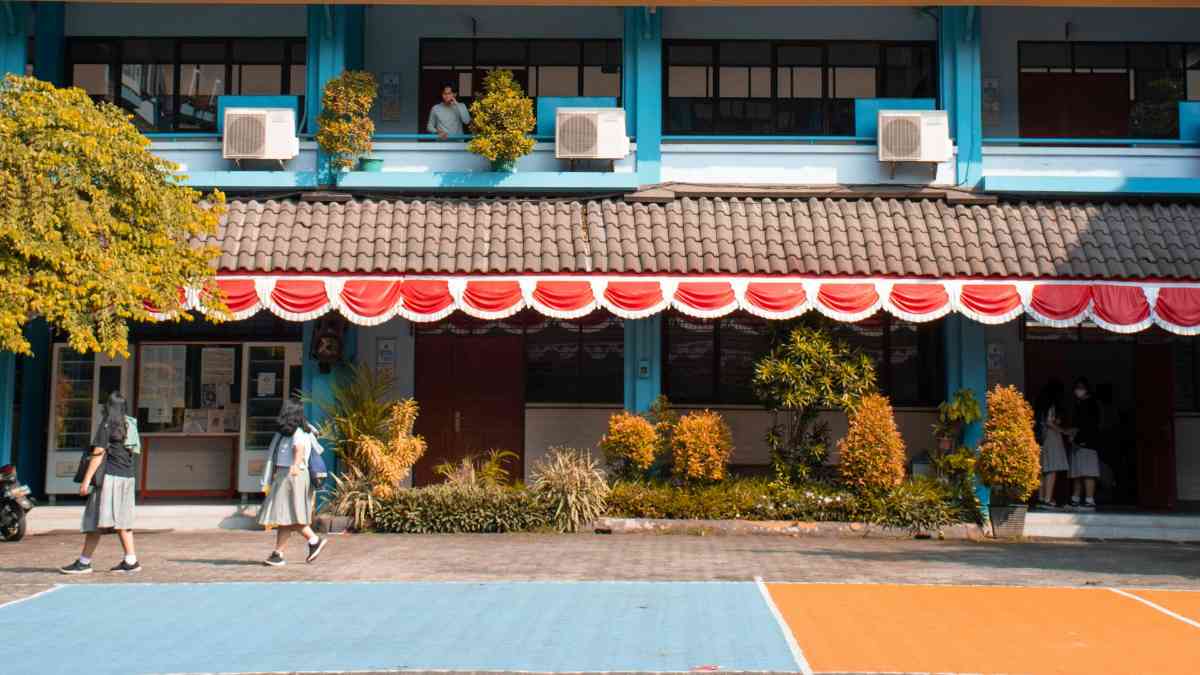 Politikus Senior Kritik Praktik Sekolah Swasta di Bekasi