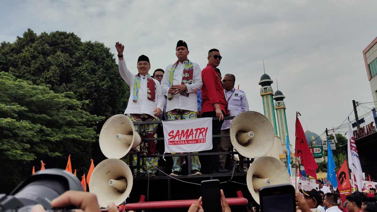 Ribuan Massa Antar Paslon Tri-Harris Daftar ke KPU Kota Bekasi