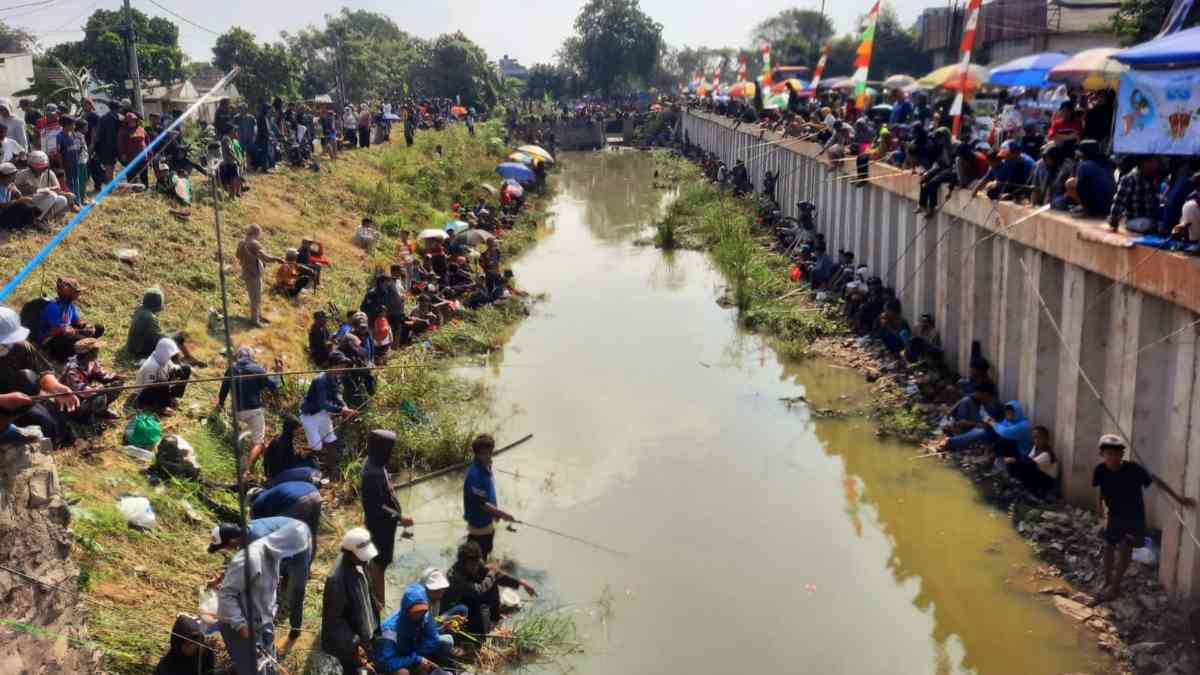 Ribuan Warga Padati Festival Kali Gabus Tambun Utara di HUT RI