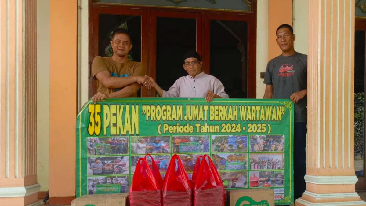 Program Jumat Berkah Wartawan Bagikan 75 Boks Nasi di Bekasi