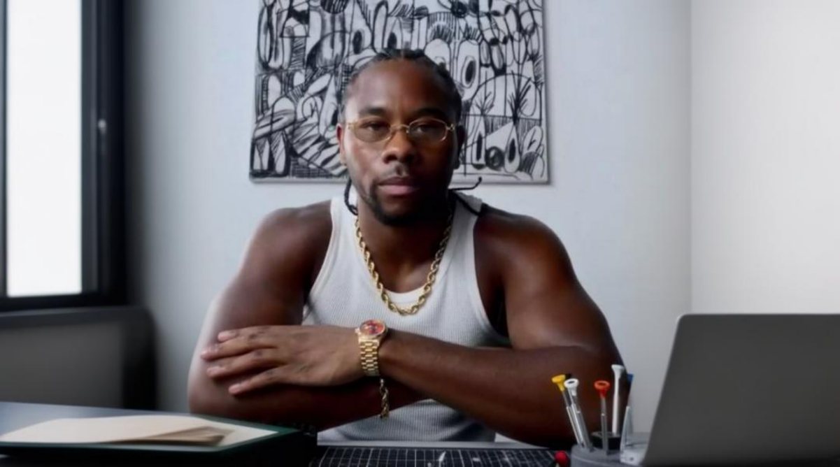 Seniman Nigeria Olaolu Slawn Ciptakan Rolex Kustom Tanpa Izin Resmi