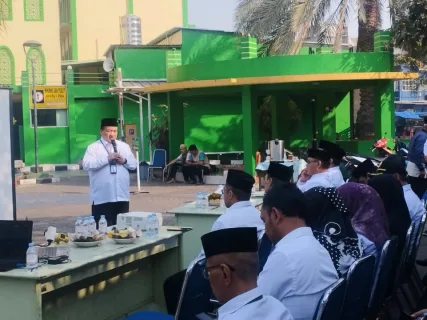 Semarak HUT ke-81 RI, Kemenag Kota Bekasi Gelar Gerakan Bersih-Bersih 23 Masjid dan Mushola