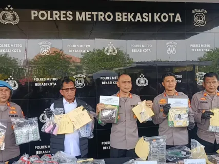 Kapolres Metro Bekasi Kota Ungkap Peredaran Obat Keras Ilegal dan Produksi Tembakau Sintetis