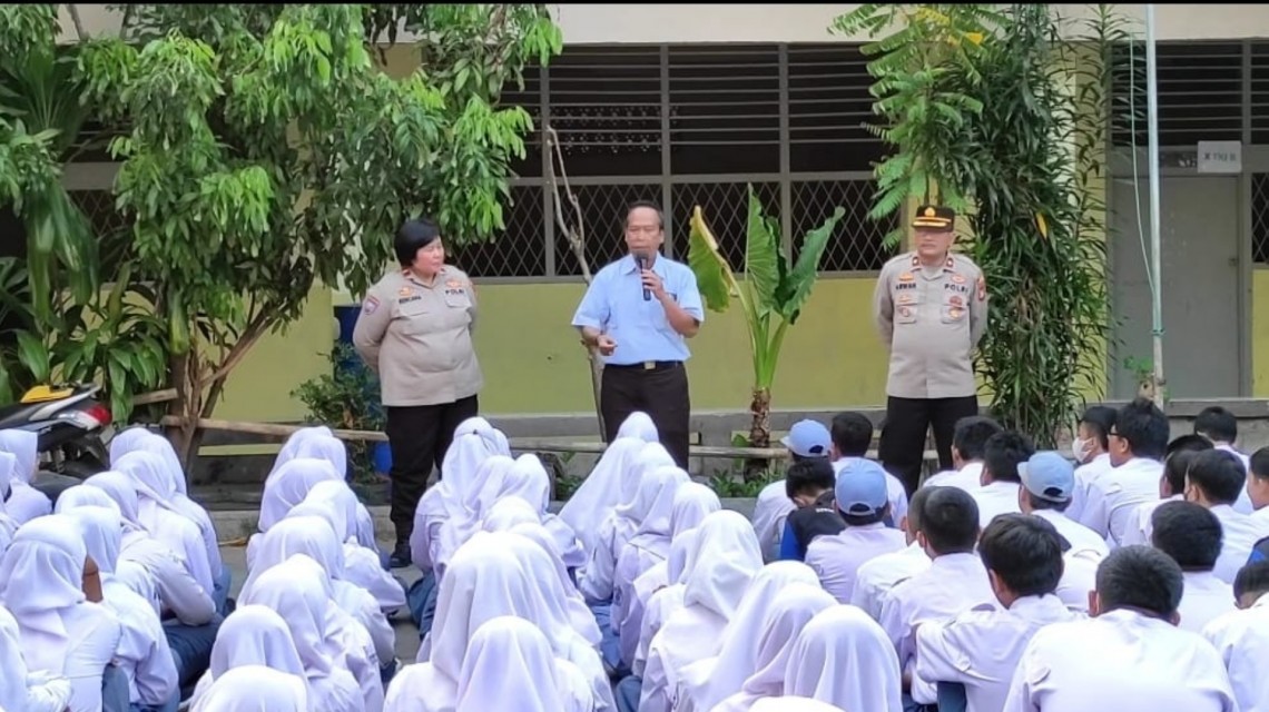 Kapolsek Bekasi Utara Sambangi SMKN 13 Bekasi