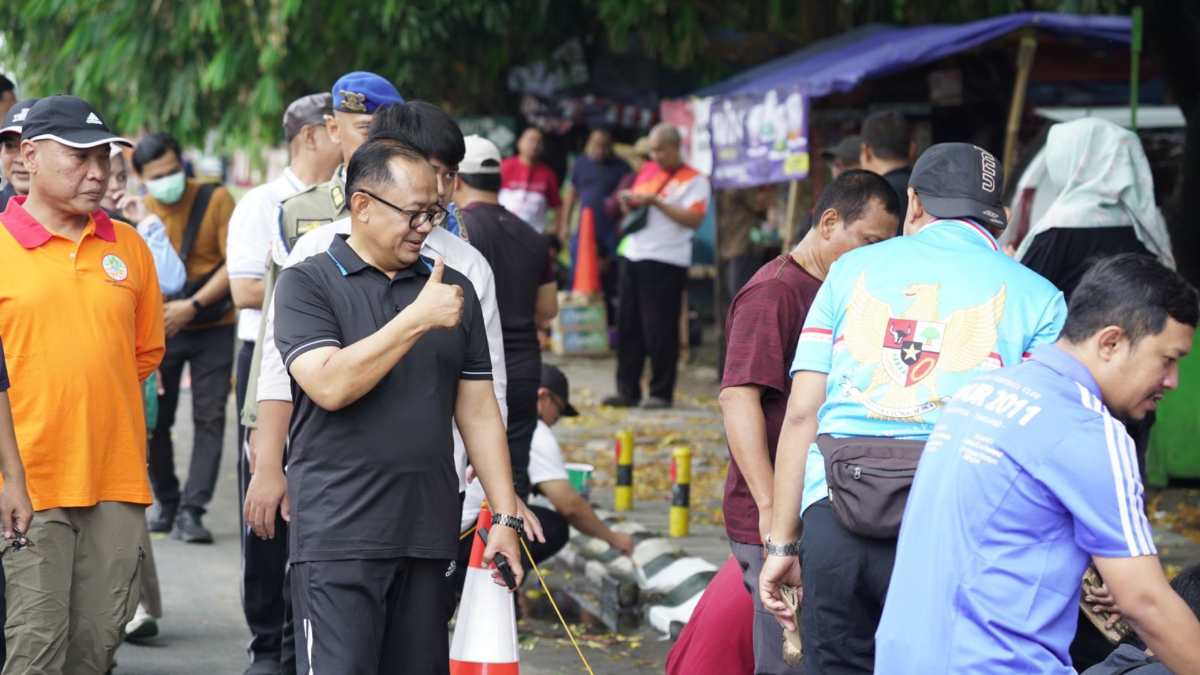Pj Wali Kota Bekasi Pimpin Gerebek K3 di Alun-Alun