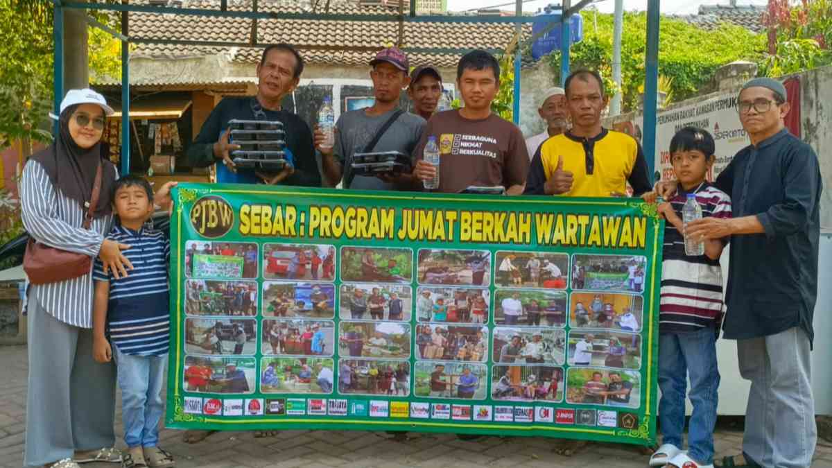 PJBW Bagi 100 Nasi Boks Saat Libur Maulid, Warga Miskin Terbantu