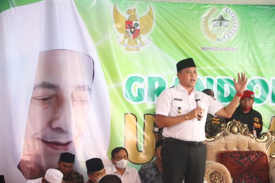 WAKIL WALI KOTA BEKASI DAMPINGI HABIB LUTFI PERESMIAN UREKA MART