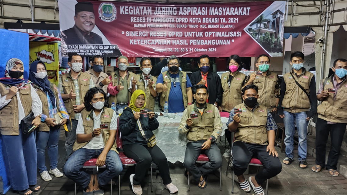 Reses III 2021, Anggota DPRD Bekasi Bagi Bagi Kartu Sakti