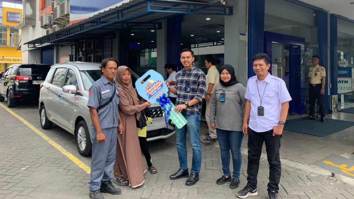 Lasmini, Nasabah BRI Tambun Beruntung Bawa Pulang Suzuki Ertiga