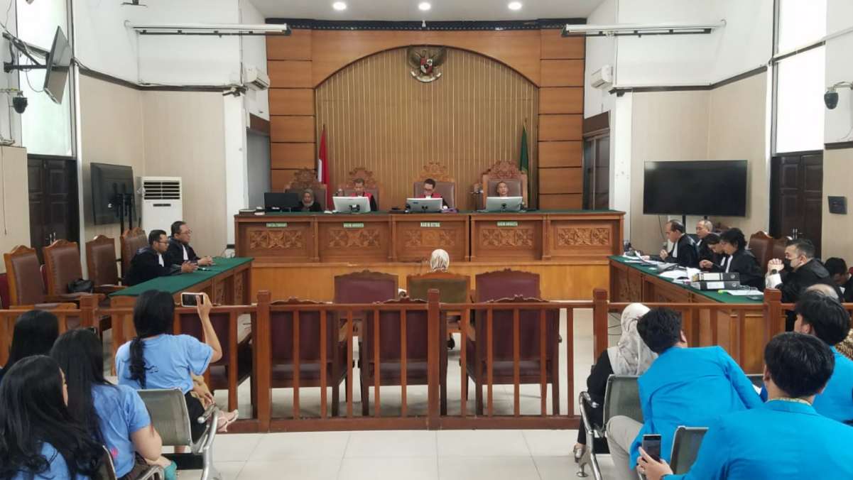 Drama Pledoi Ike Farida: Doktor Hukum Mengaku Awam Prosedur Pengadilan