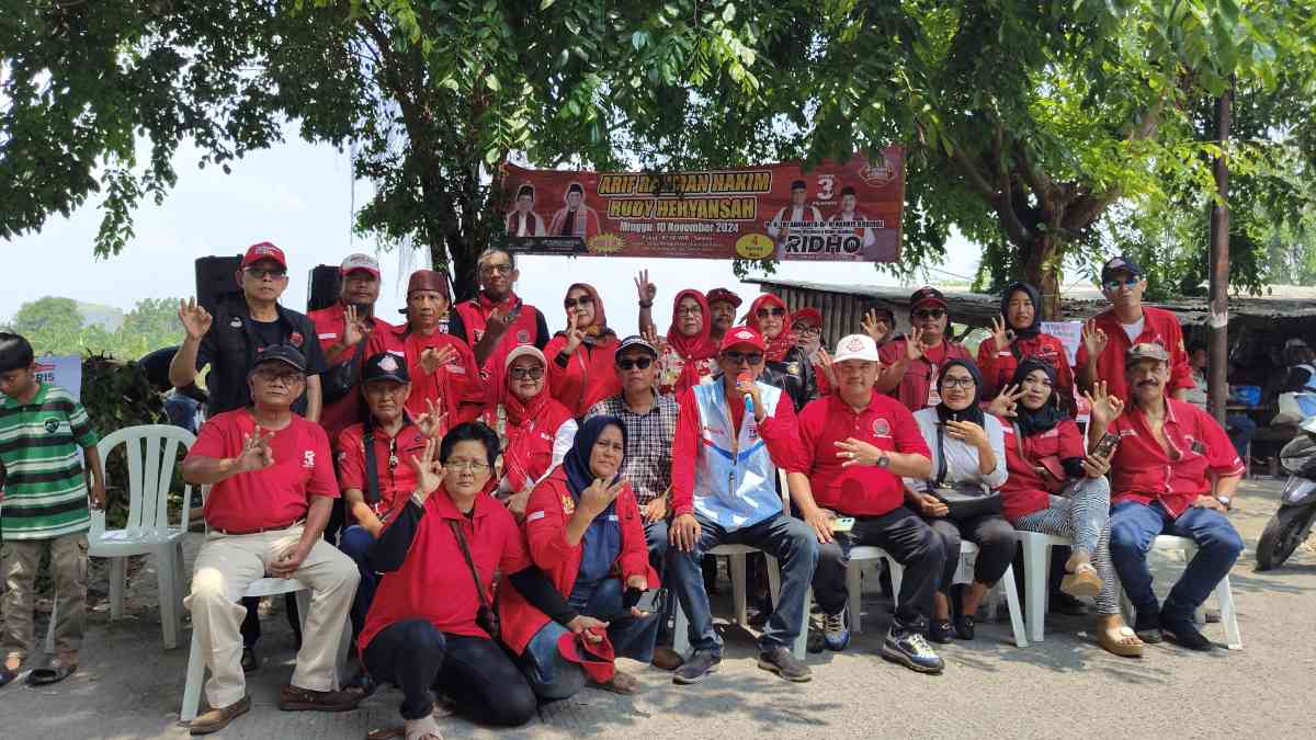 Sambut Hari Pahlawan, Ratusan Warga Mancing Gratis di Teluk Pucung