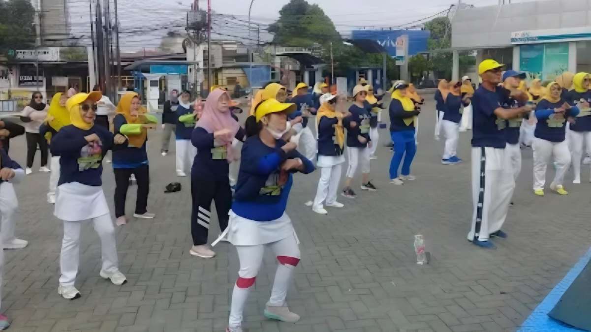 Dari Senam ke Lapangan Voli, Nurul Sumarheni Raih Hati Warga