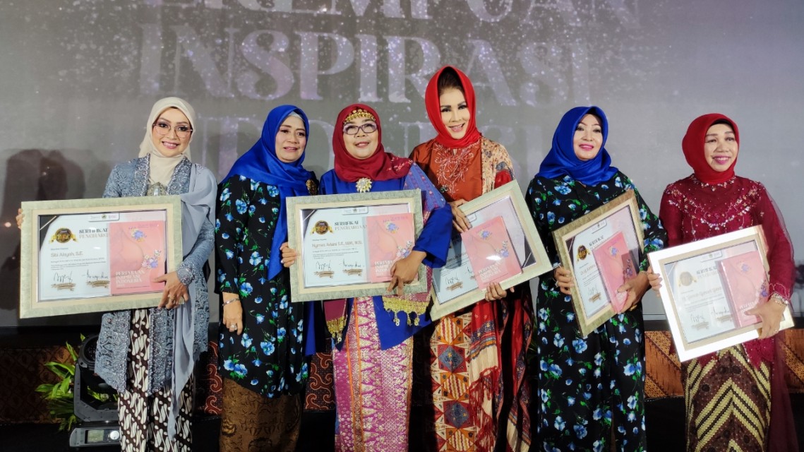 Nyimas Arlaini Terima Penghargaan Perempuan Inspirasi Indonesia 2022