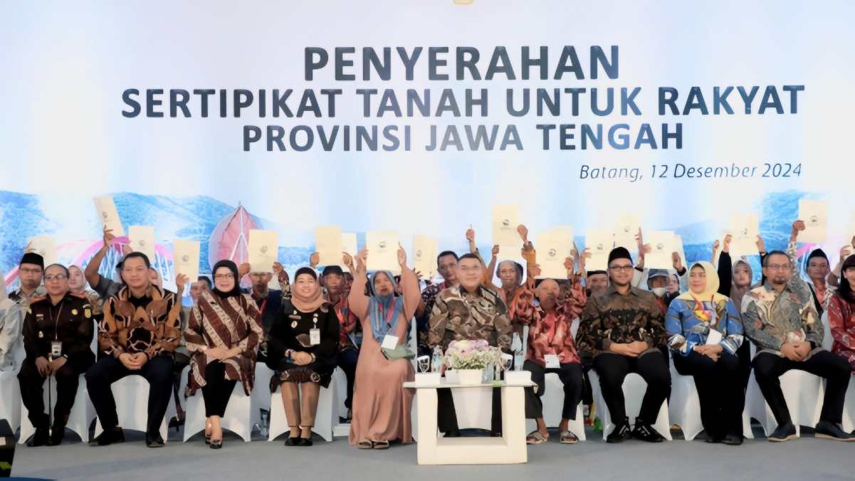 Wamen ATR Serahkan 1.571 Sertifikat Elektronik Anti-Mafia Tanah