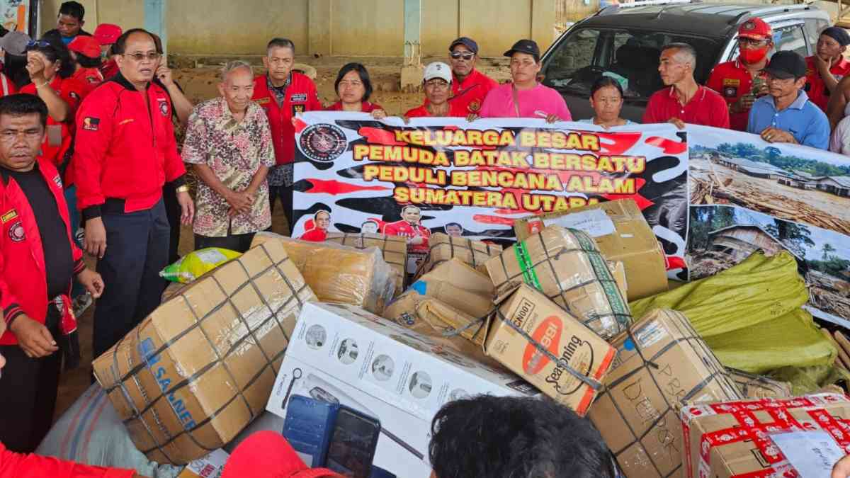Pemuda Batak Bersatu Turun Tangan Bantu Korban Banjir di Sibolga