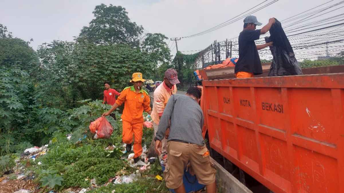 Spanduk Larangan Tak Mempan, UPTD LH Bekasi Utara Kerja Maksimal