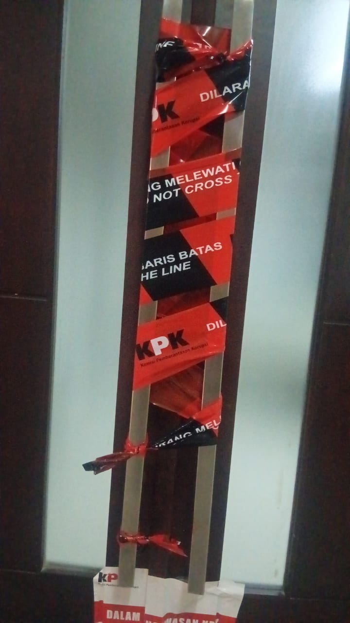 Ruang Kerja Bupati Bekasi Diduga Disegel KPK  ‎