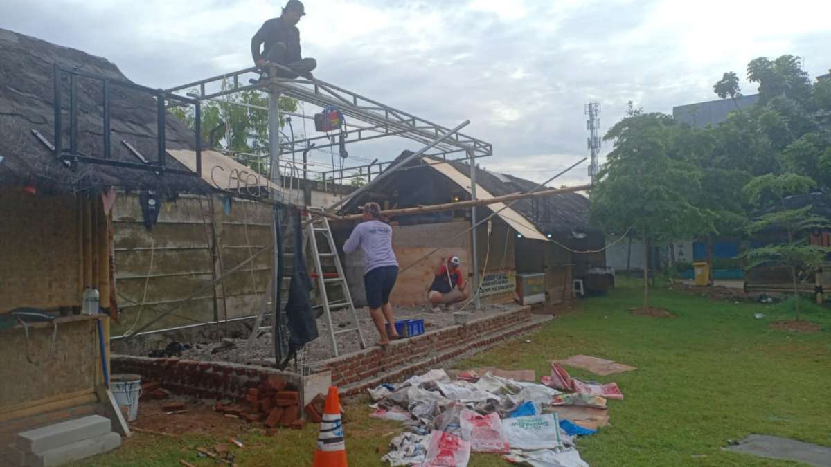 Pokdarwis Tata dan Bersihkan Kawasan Danau Indah Kalibaru  ‎